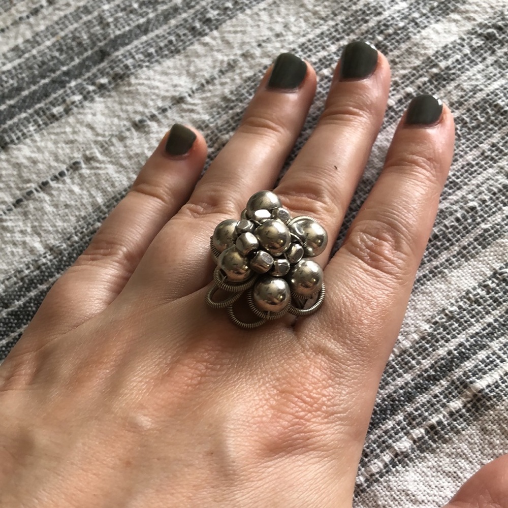 Flower ring - Picture 2 of 5